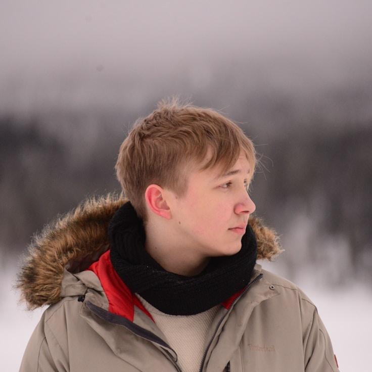 Navi Sharma, Director of Client Relations, discussing corporate gifting strategy with business clients